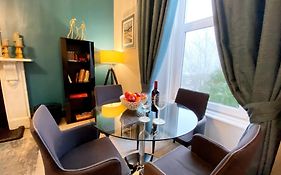 2A Redcliffe - Stunning Quiet Apartment By The Sea